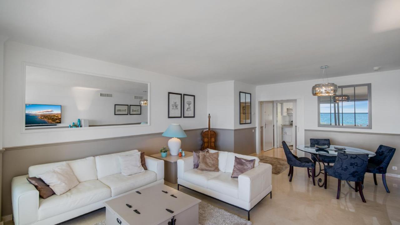 Beach-Line Apartment With 3 Bedrooms In Естепона Екстериор снимка